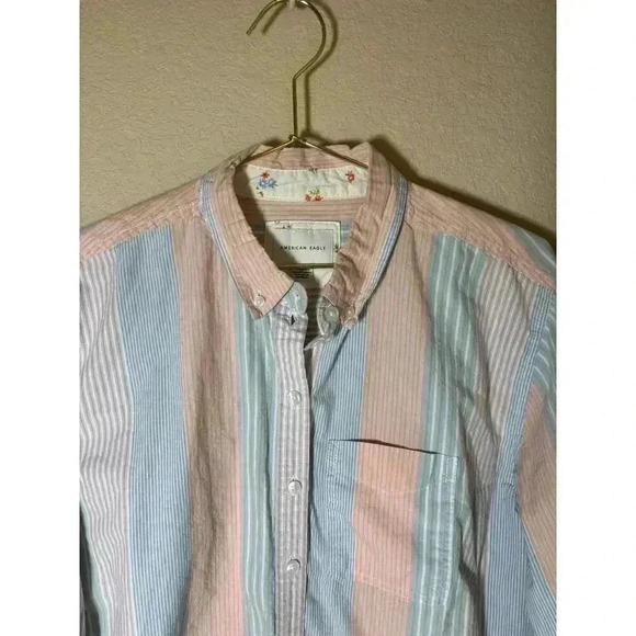 America Eagle cropped button down striped top size XS in excellent condition - Picture 9 of 9